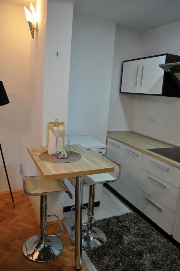 Apartman Dina Leilighet Tuzla Eksteriør bilde